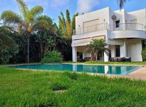 Villa Azure Luxe et Sérénité au Bord de l Eau